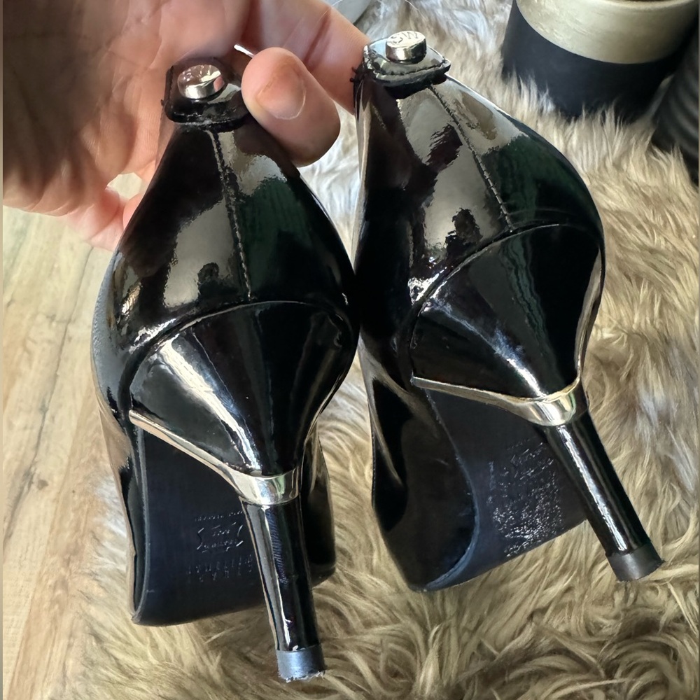 STUART WEITZMAN Black Low-Heel Pumps